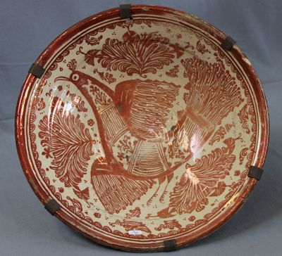 ESPAGNE, Manises, XVIIIe. Plat creux en faïence hispano-maur…