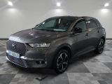 le nouveau suv dsx est garé dans la salle d'exposition