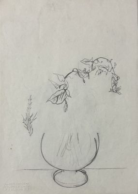 dessin au crayon représentant un vase rempli de fleurs posé sur une table