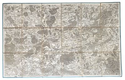 Une vieille carte du monde est représentée sur un fond blanc.