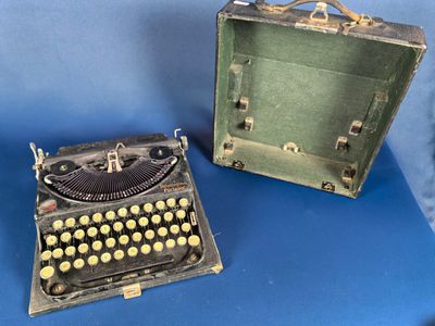 Machine à écrire portable Remington L:32cm;l:30cm;h:10,5cm