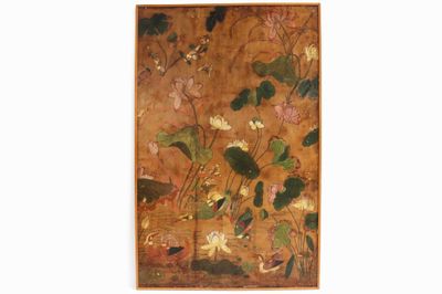 une image représentant un tableau de fleurs et de feuilles sur fond marron