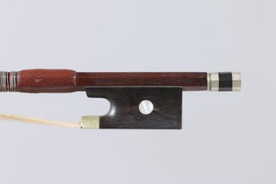Archet de violon de l'école de BAZIN, fait entre 1880 et 198…