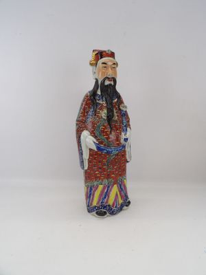 une image représentant une figurine d'un homme barbu portant un chapeau