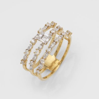 une bague en or et diamants, ornée de trois rangées de diamants