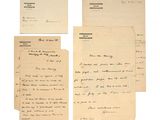 un lot de trois vieux papiers comportant des inscriptions manuscrites