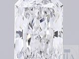 un diamant taillé sur fond blanc
