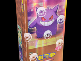 une boîte sur laquelle figure une figurine de Pokémon