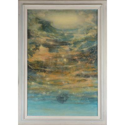 une peinture représentant un ciel avec des nuages et un bateau sur l'eau