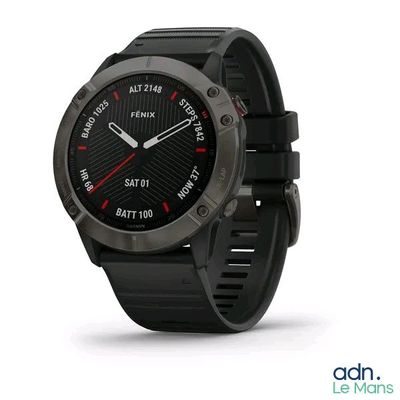 gros plan d'une montre intelligente sur fond blanc
