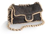 une image représentant un sac à main entouré d'une chaîne