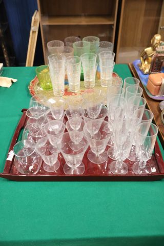 Lot de verres dépareillés (2 plateaux)