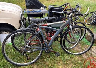 Lot de bicyclettes adultes diverses marques et modèles.