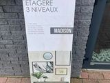 a sign on the side of a building that says etagere 3 niveaux