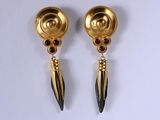 paire de boucles d'oreilles en or et grenat
