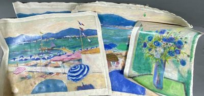 trois sacs sur lesquels figurent des images représentant une scène de plage