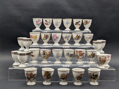 a lot of cups that are sitting on a clear shelf