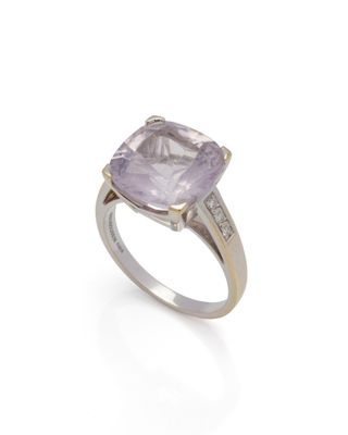 une bague en améthorate et diamants, par van cleef