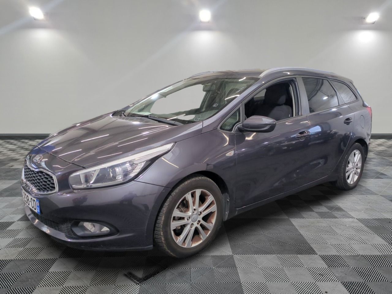 KIA - CEE'D SW 1.4 CRDI 90 CH STYLE - GO - Mise en service: …