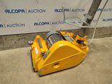 a machine that is sitting on the ground in front of a wall