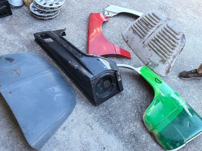 beaucoup d'outils qui traînent par terre