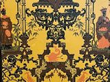 une armoire jaune et noire ornée d'un motif