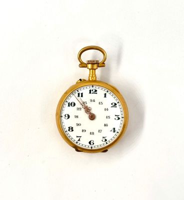 une montre de poche en or avec un cadran blanc sur une surface blanche