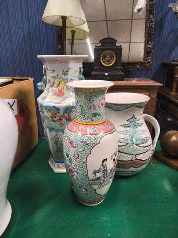 vase à 2 anses (une anse cassée et manquante). Joint deux vases a...