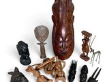 de nombreux types d'art africain sur un fond blanc