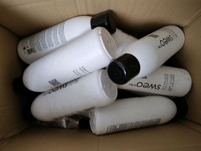 Lot d'environ 13 kg de produits pour coloration SWEO - NEUFS…