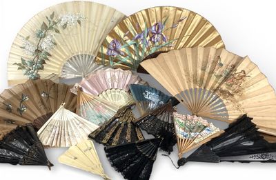 Collection de 15 éventails, montures en bois, bakélite, nacr… - Photo 1