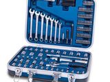 une trousse à outils dans un coffret contenant des outils