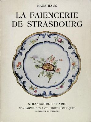 la couverture d'un livre sur laquelle figure l'image d'une assiette ornée de fleurs