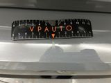 a sticker that says vauto on the front of a car