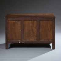 Commode droite en chêne mouluré (fentes, chocs). (photo 4)