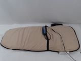 un sac de couchage muni d'une télécommande