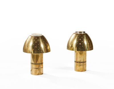 paire de lampes de table en laiton avec un pied en forme de champignon