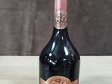 gros plan d'une bouteille de champagne sur une table