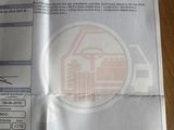 une photo d'un ticket de caisse sur laquelle figure une photo de voiture