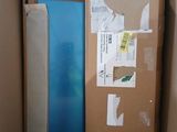 une boîte en carton contenant une pile de papiers