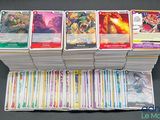 beaucoup de cartes sur la table