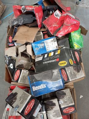 Stock important de plaquettes de freins des marques BENDIX, … - Photo 1