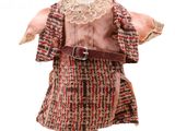 une photo d'une robe sur un mannequin, sur fond blanc