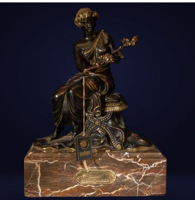 Sculpture en bronze, 20e siècle, représentant une dame