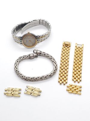 quelques montres et bracelets posés les uns à côté des autres