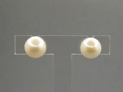 Paire de Boutons d'oreille perle d'eau douce (11 mm).