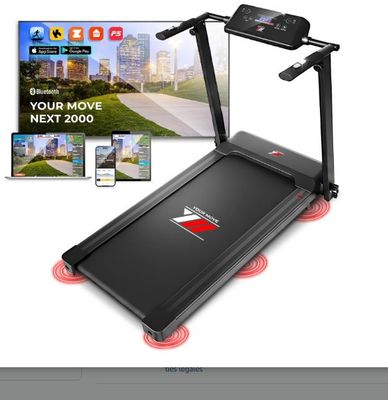 un tapis de course équipé d'une télécommande, avec une image de ville en arrière-plan