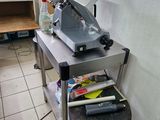 a machine that is sitting on a table in a room
