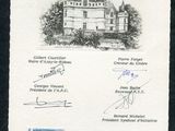 une vieille carte postale sur laquelle est dessiné un château
