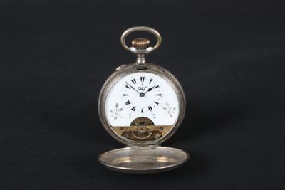 montre de gousset en argent 800 millièmes, le boitier ciselé… - Photo 1